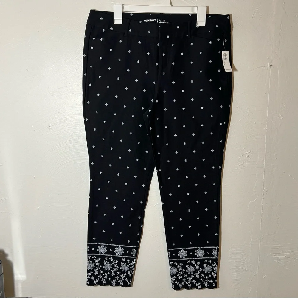 Old Navy Mid Rise Pixie Scallop Pants Size 14